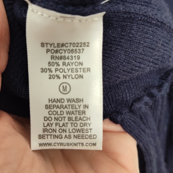 Cyrus Navy Blue Sweater Vest Size Medium Extremely Soft! - Picture 8 of 13